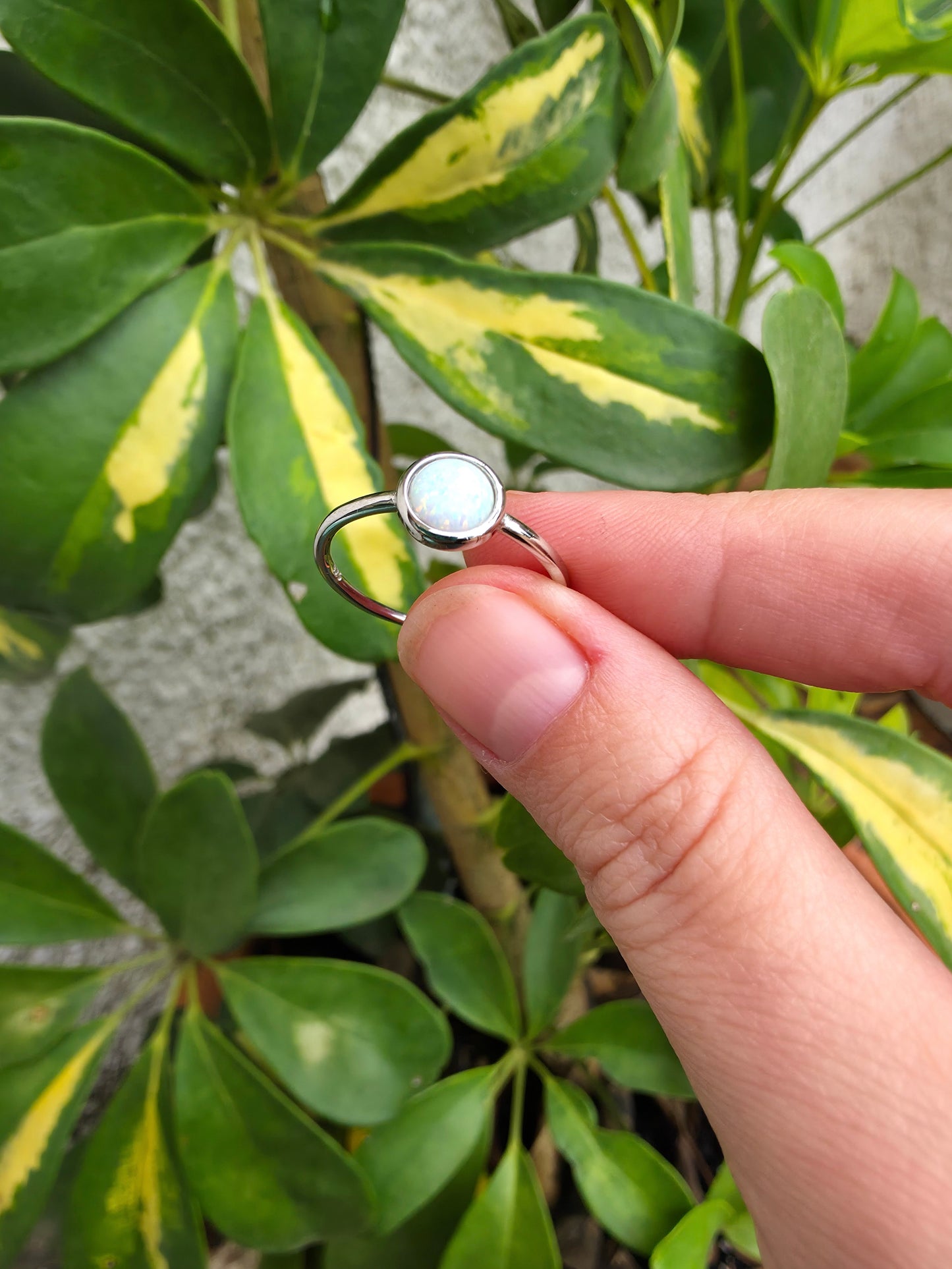 Anillo de ópalo de 7,5 mm para inspiración, equilibrio y bienestar