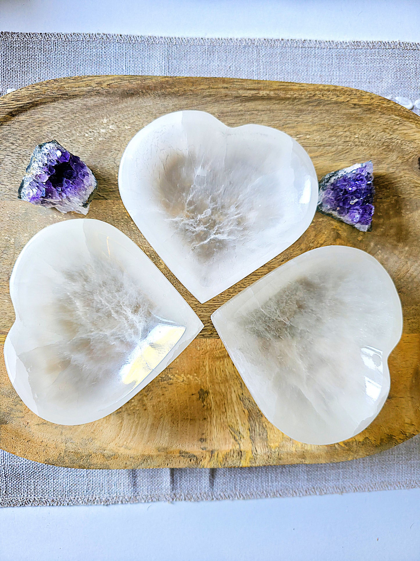 selenita pulida en forma de corazón herramienta energética para purificación y armonía