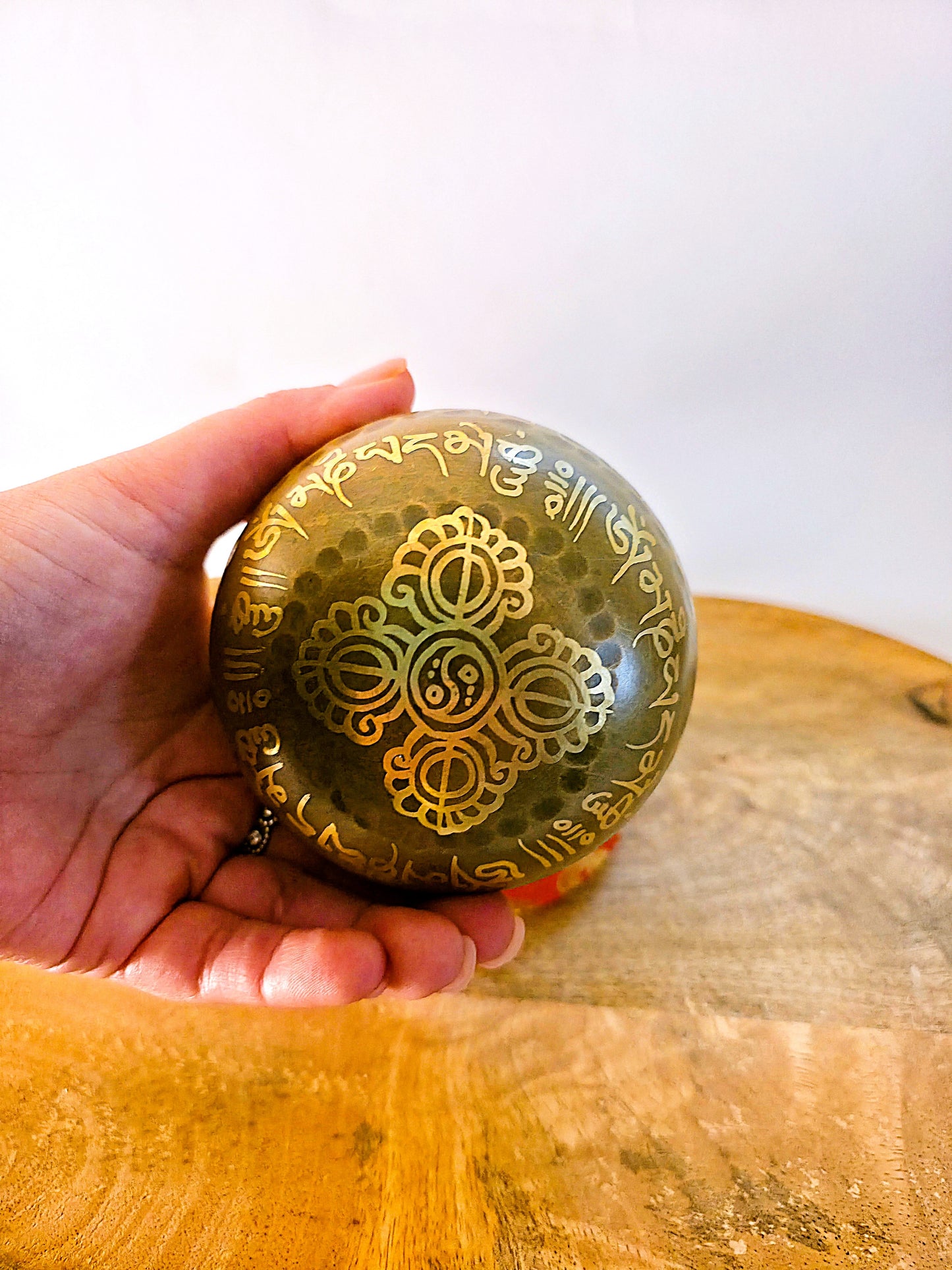 cuenco tibetano pequeño 8 cm decorado meditación artesanal foto 4