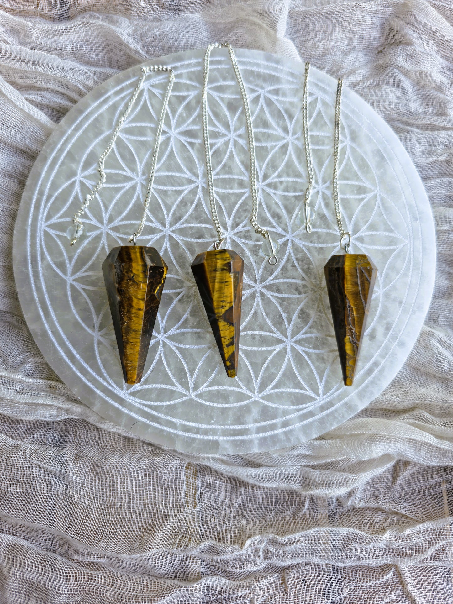 Péndulo de ojo de tigre natural con cadena plateada