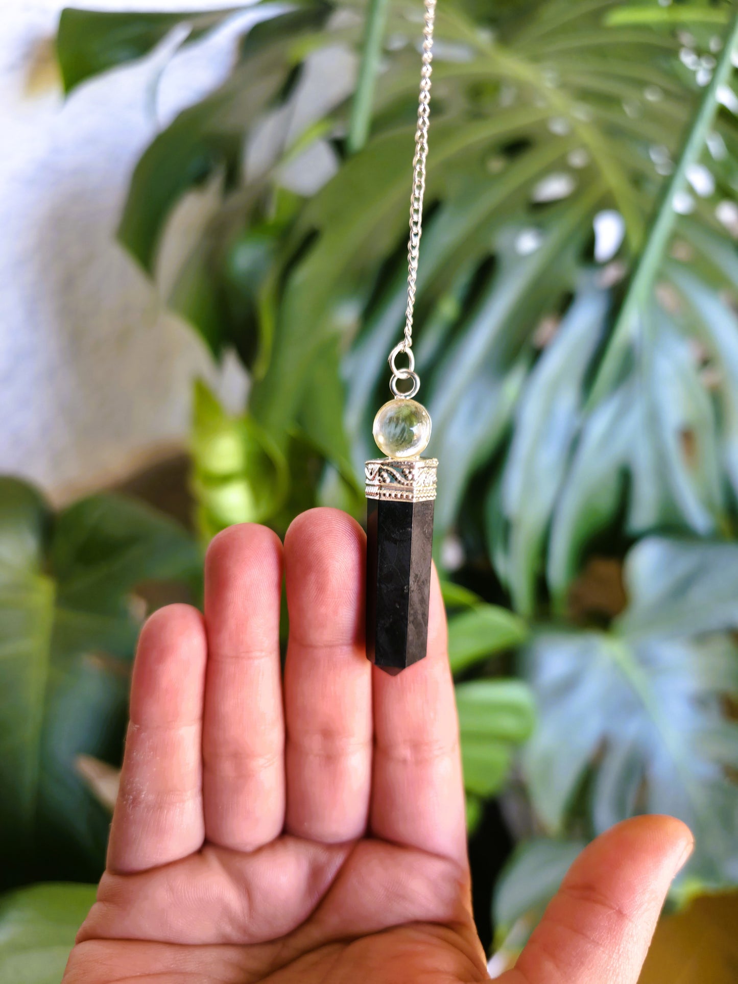 Péndulo de shungita natural con bola de cuarzo cristal