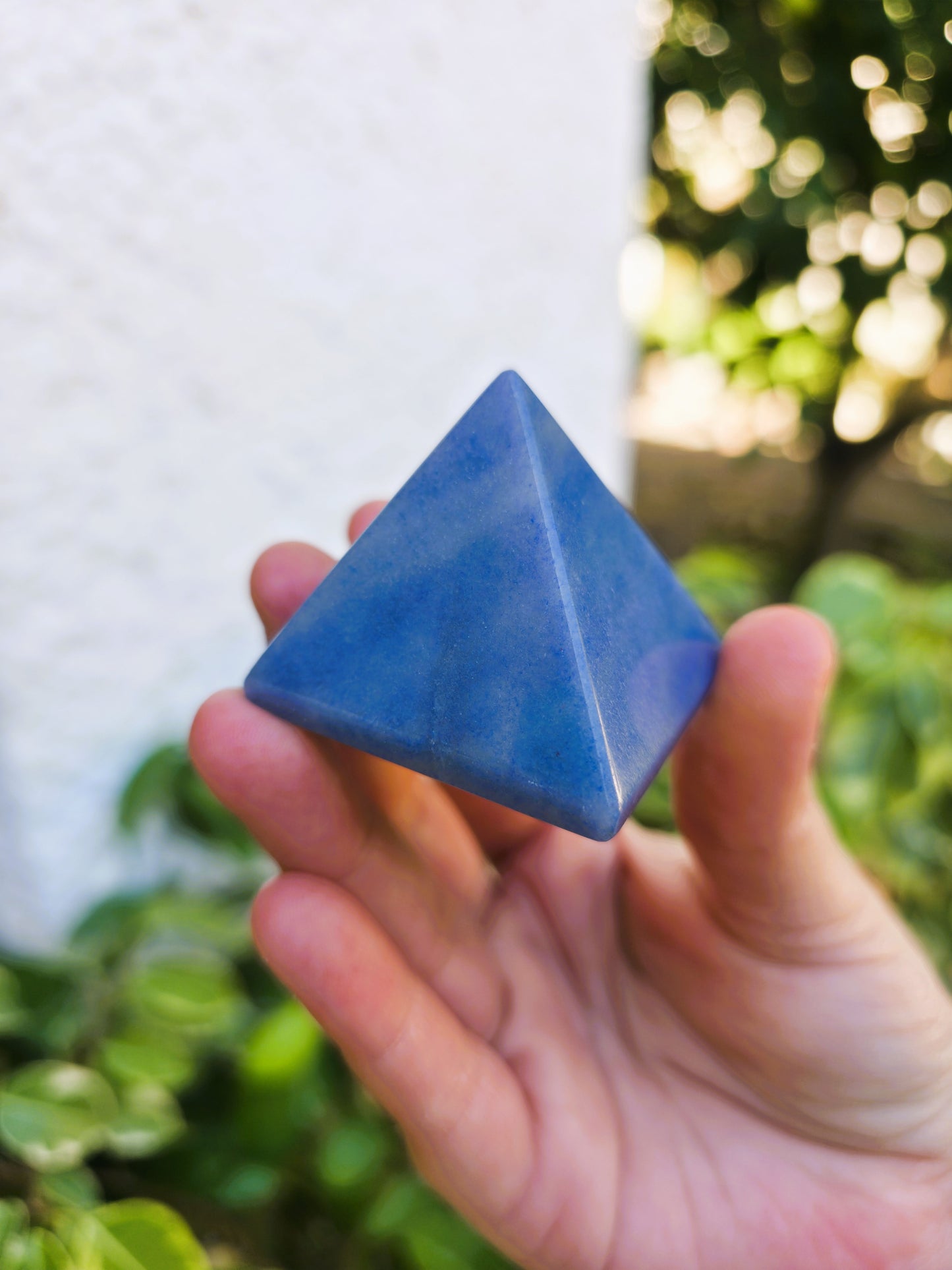 Pirámide de cuarzo azul 40 mm para armonía y calma