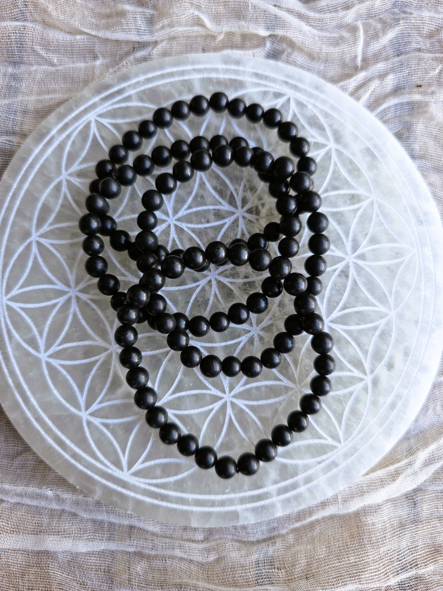 Pulsera de Shungita negra protección EMF y equilibrio emocional