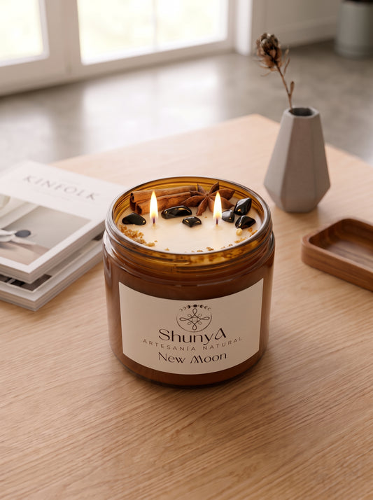 Vela aromática artesanal New Moon de cera de soja ecológica, hecha a mano, perfecta para nuevos comienzos. Encendida