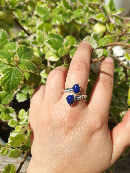 Anillo ajustable de lapislázuli en plata de ley 925, joya para sabiduría, intuición y comunicación consciente.