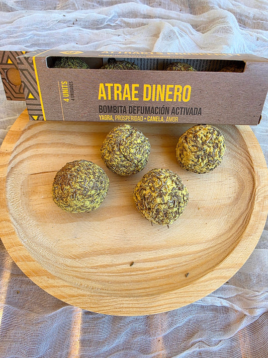 Caja de 4 bombitas de defumación activada Atrae Dinero de Sagrada Madre