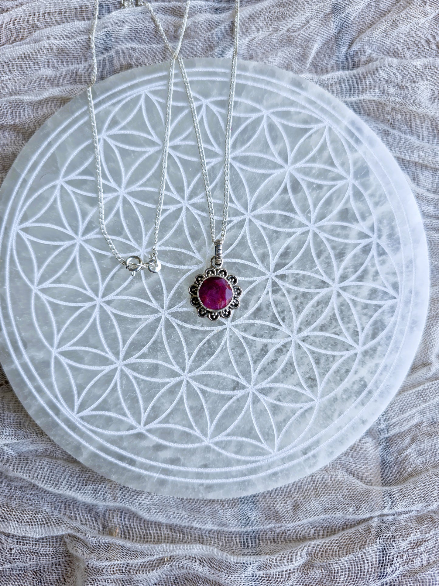 joya rubi natural estilo boho en plata