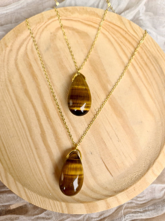 Colgante de ojo de tigre natural en forma de gota con cadena dorada antialérgica, joya de prosperidad, coraje y protección energética.