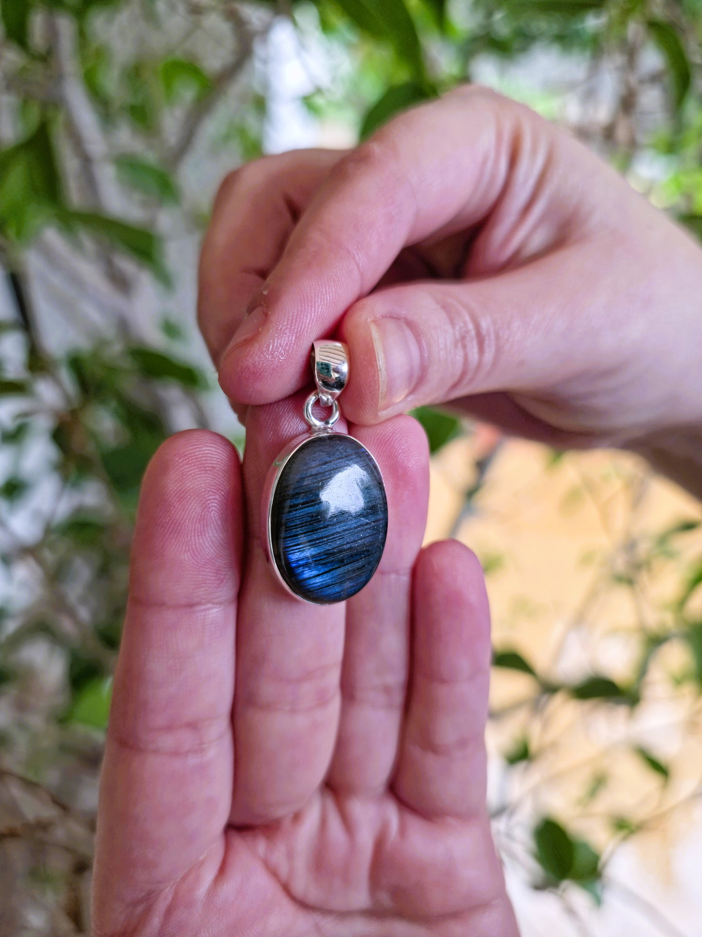 Joya energética de labradorita azul natural engarzada en plata de ley sin cadena sin cadena