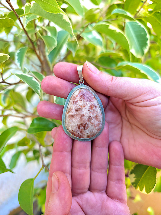 colgante piedra sol natural plata 4x2 cm amuleto energético alegría y vitalidad