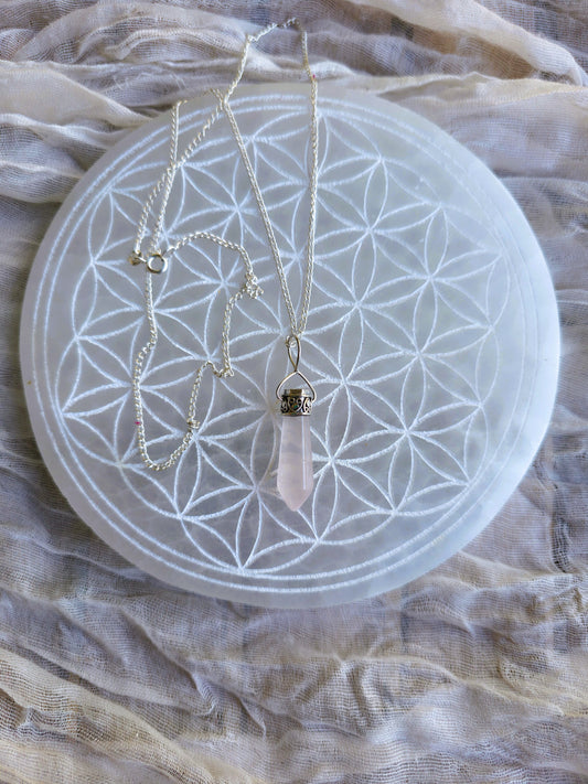 Colgante punta cuarzo rosa plata de ley amor propio