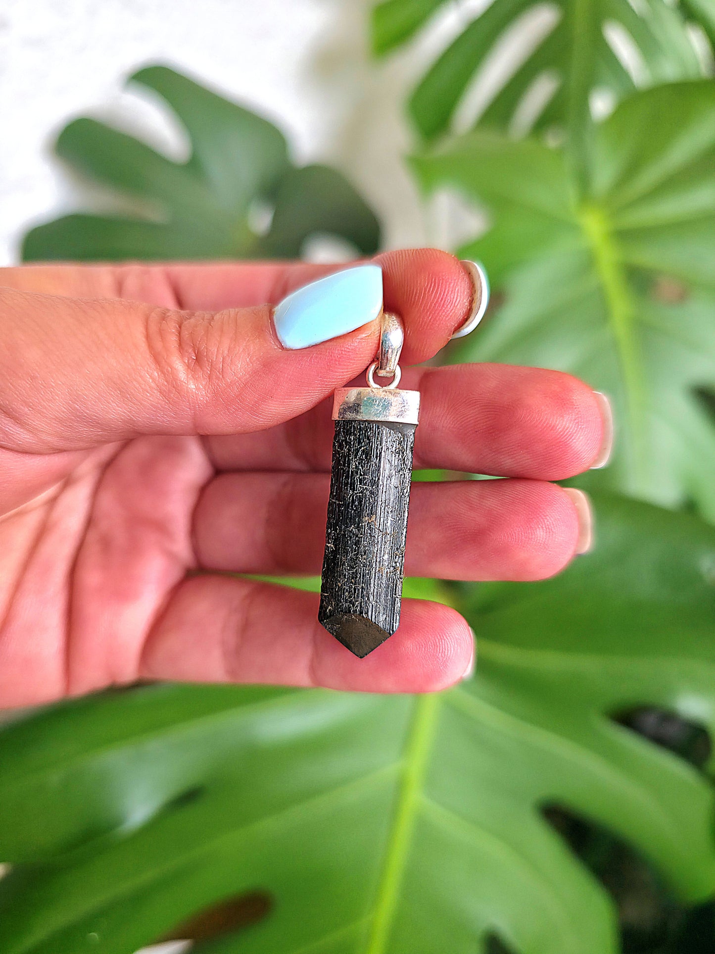 colgante turmalina negra barra plata 25 mm minimalista protector energetico
