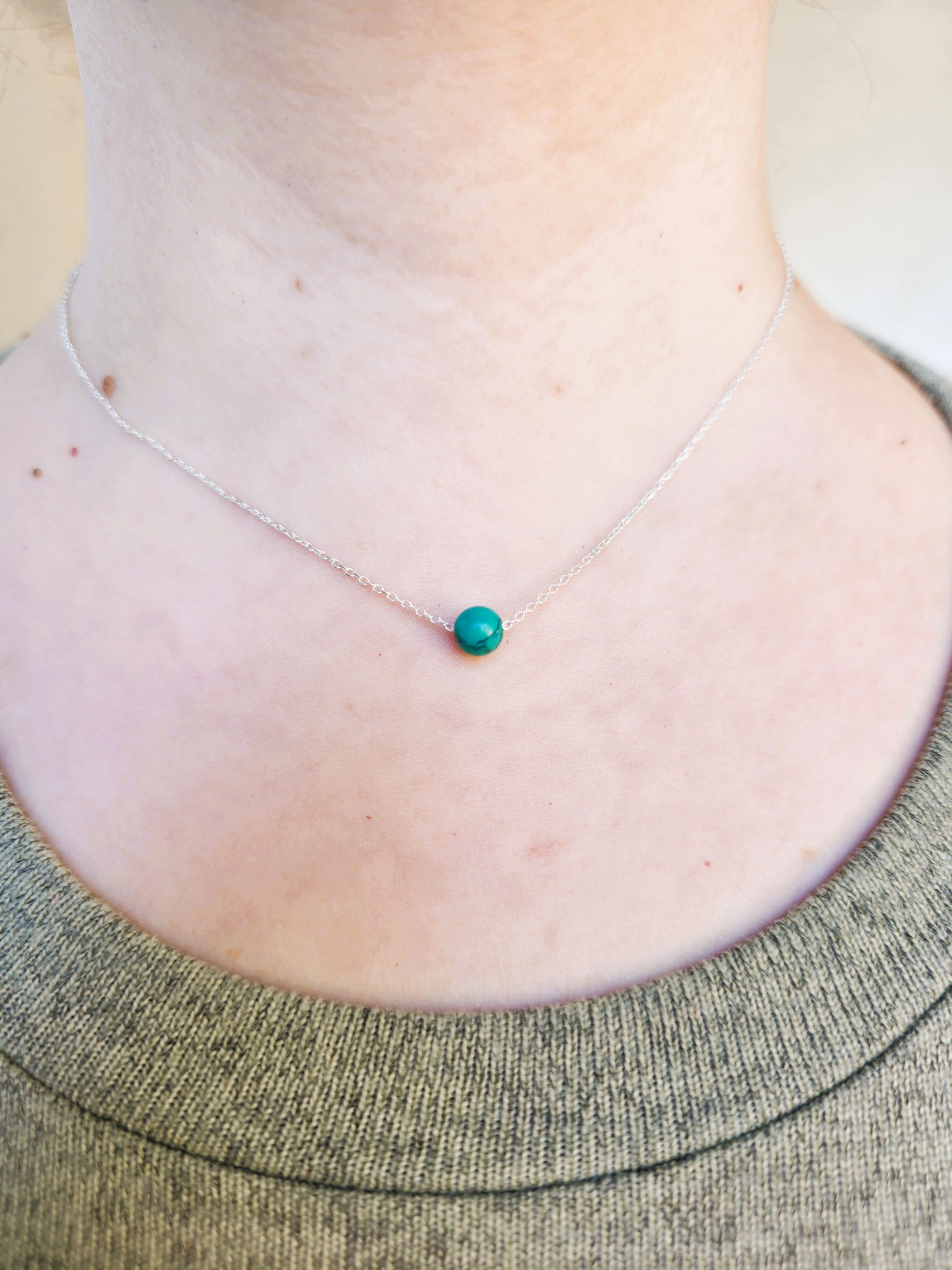 Collar de turquesa 6 mm con cadena de plata