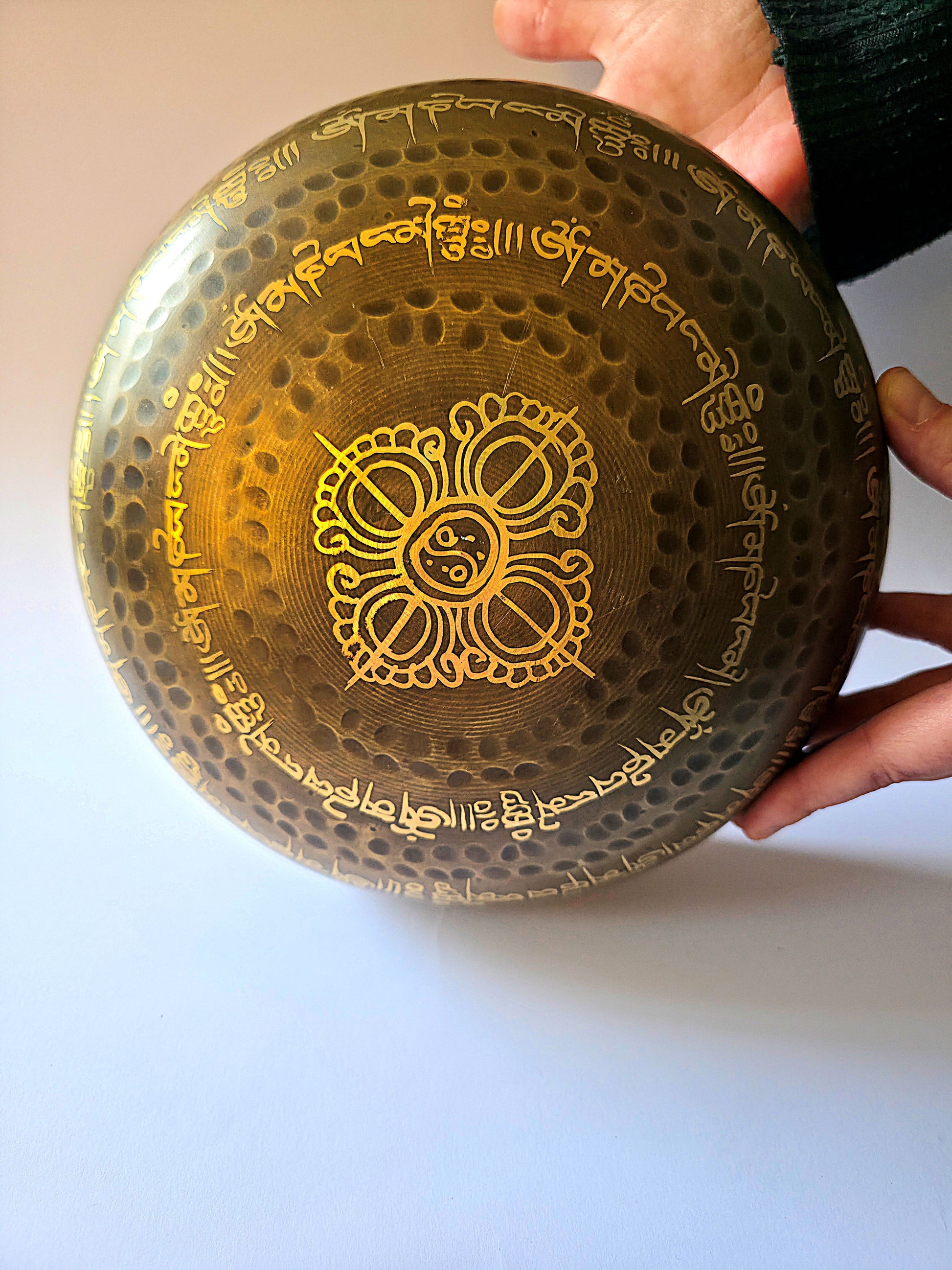 dorso cuenco tibetano ojos de buda 20 cm