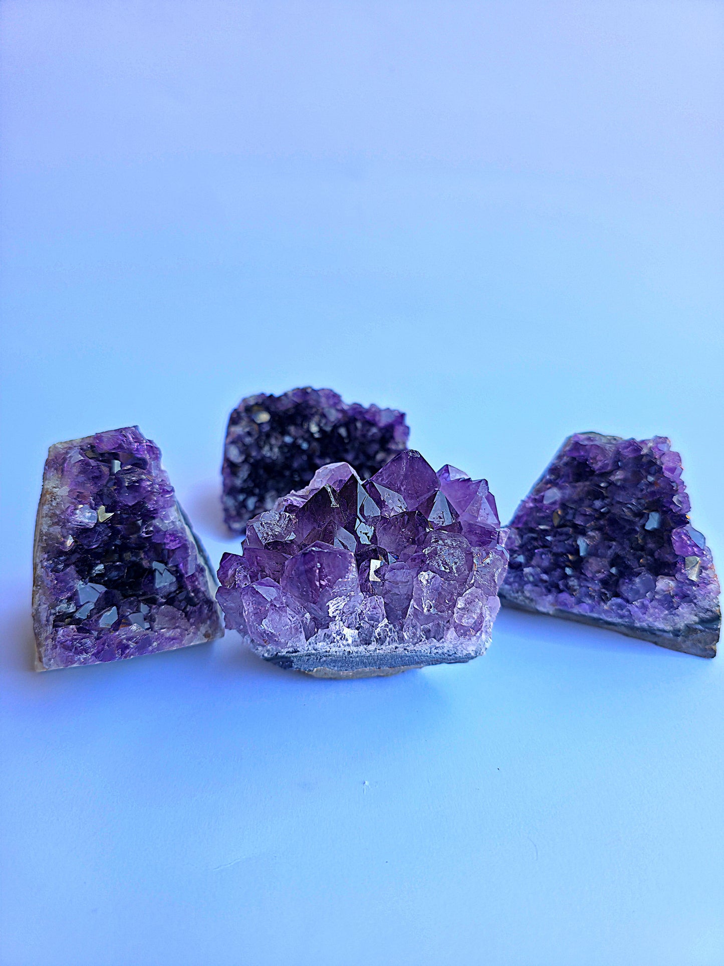 Detalle de drusa de amatista calidad AA+ cut base foto 1