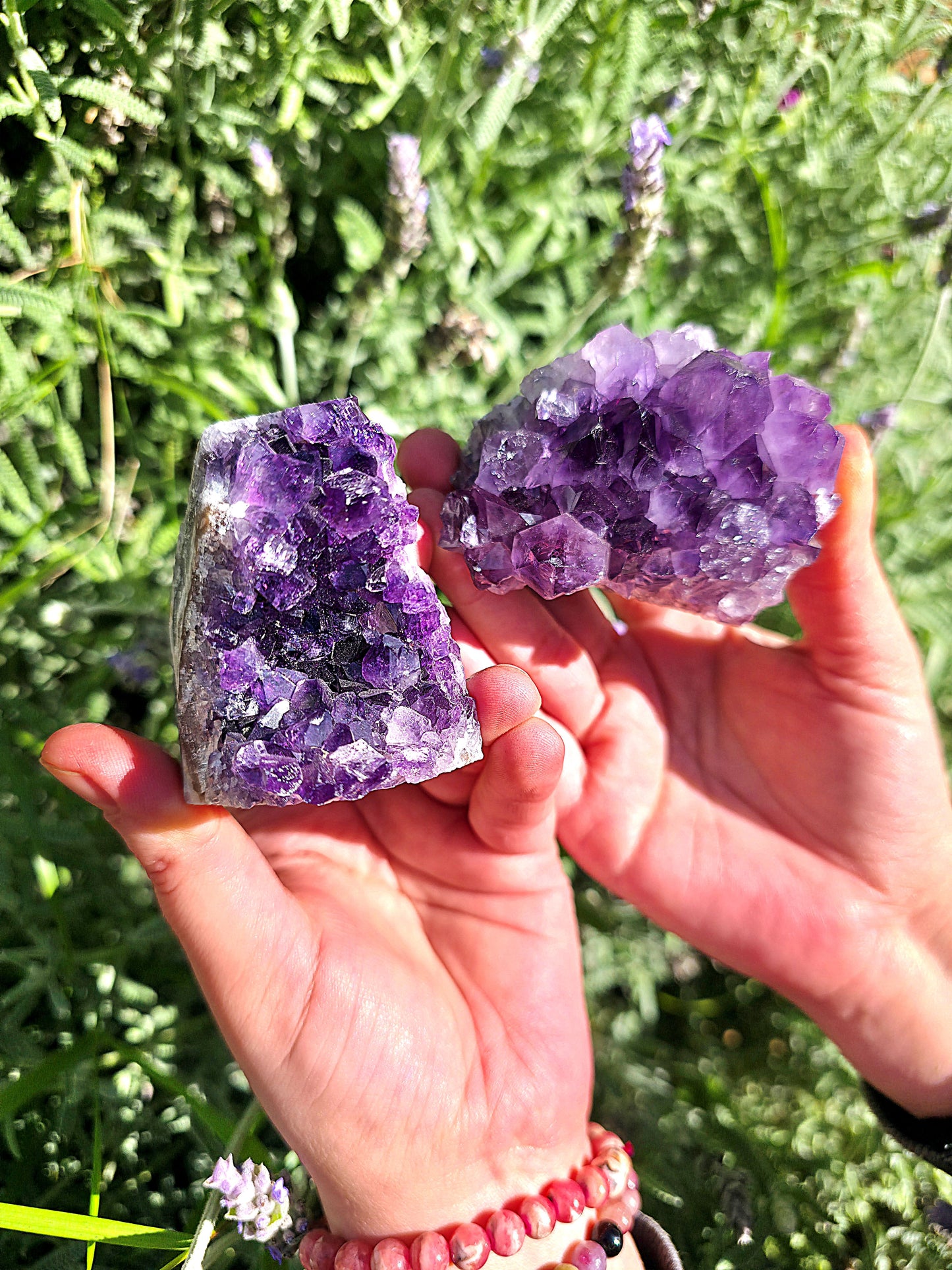 Detalle de drusa de amatista calidad AA+ cut base foto 2