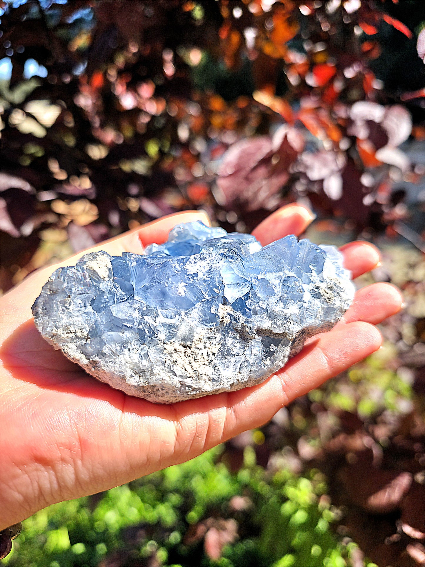 drusa de celestina natural azul cristal mineral para calma meditacion y descanso. Modelo 1, segunda imagen