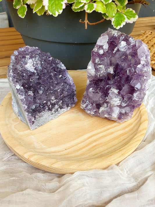 Drusa de amatista natural en bruto calidad A+, pieza grande para meditación, limpieza energética y decoración espiritual elevada.