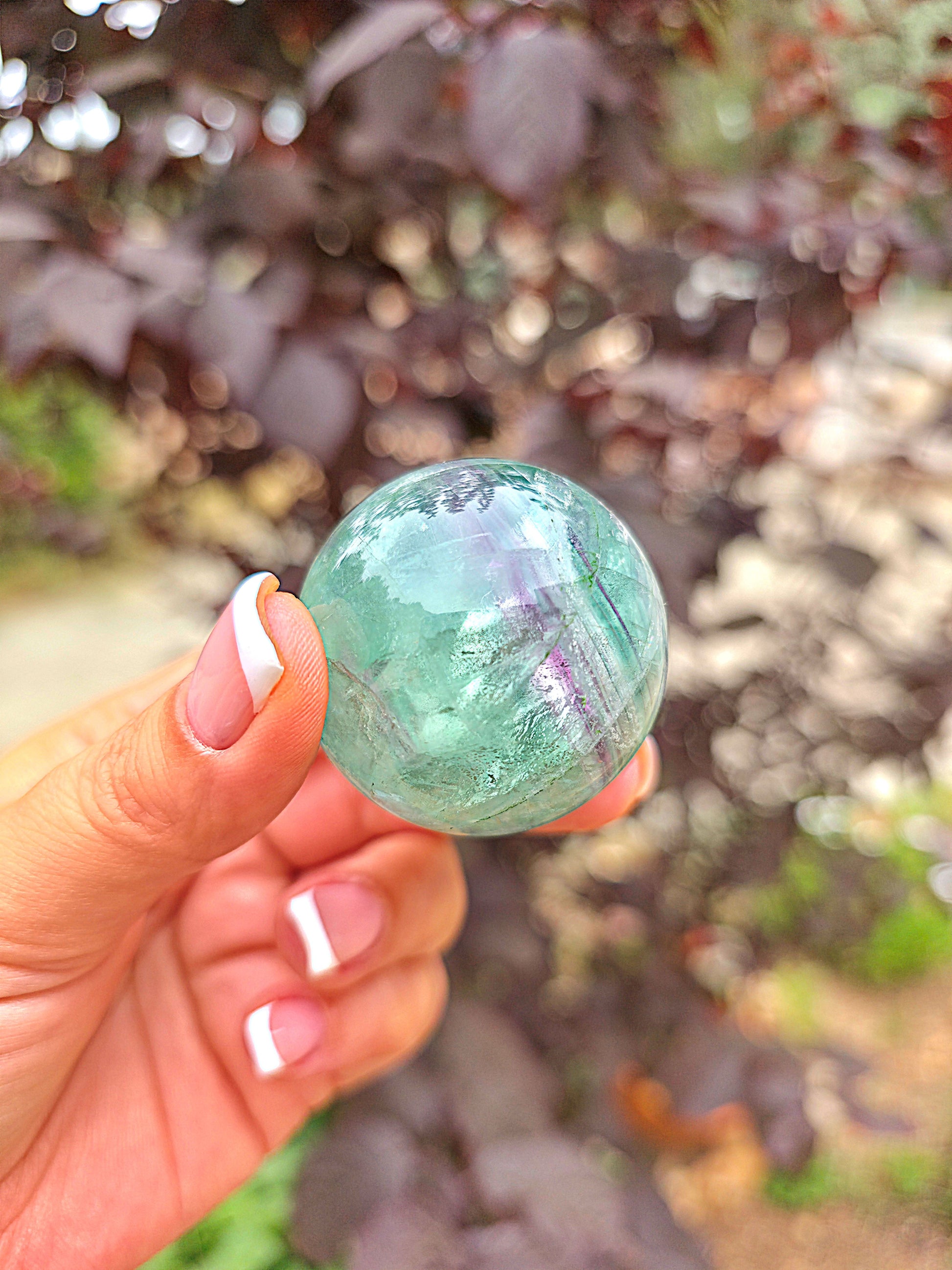 esfera fluorita 4 cm mineral pulido verde morado con base soporte