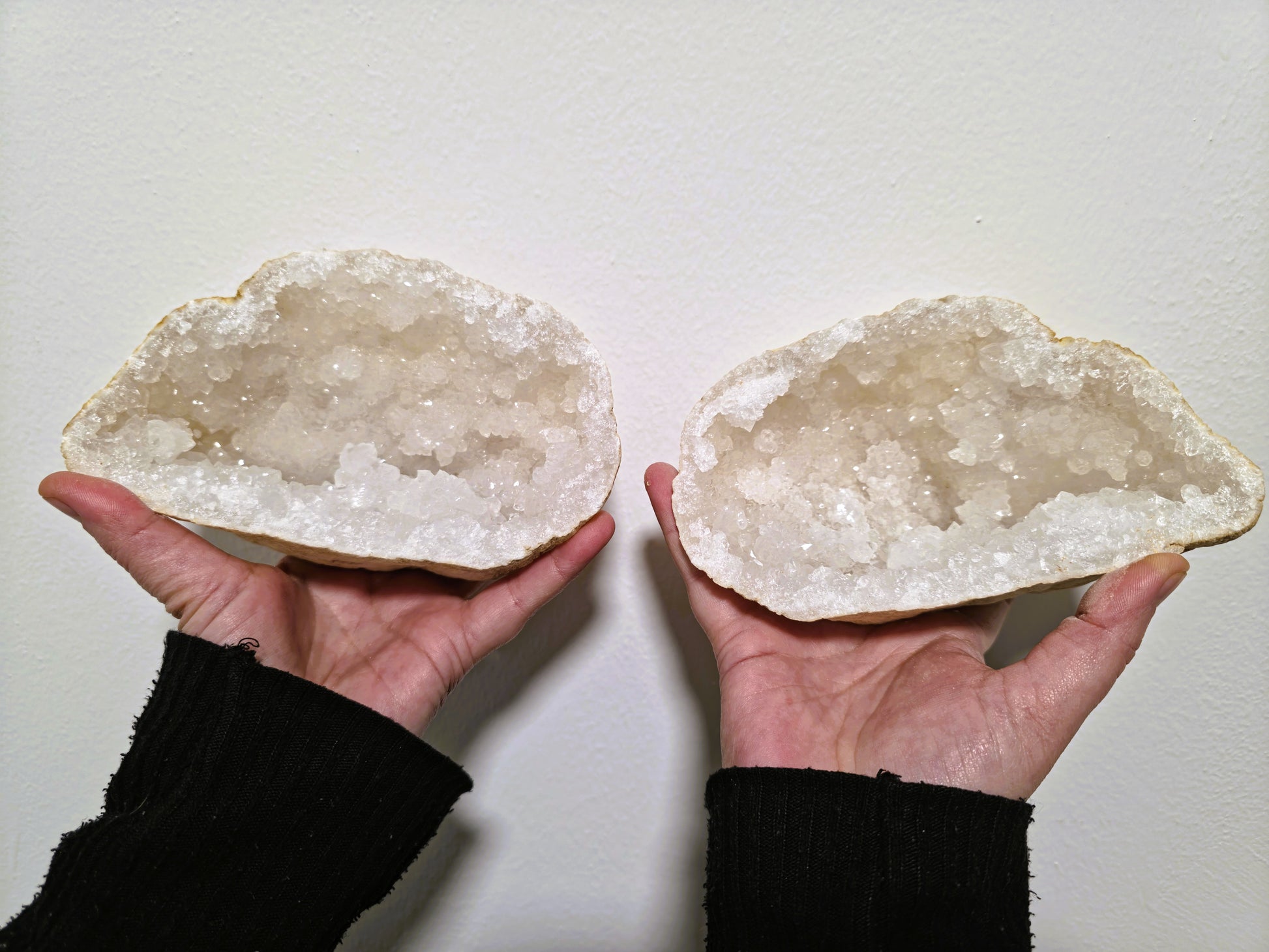 Geoda de cuarzo cristal de Brasil cortada en dos mitades pieza única