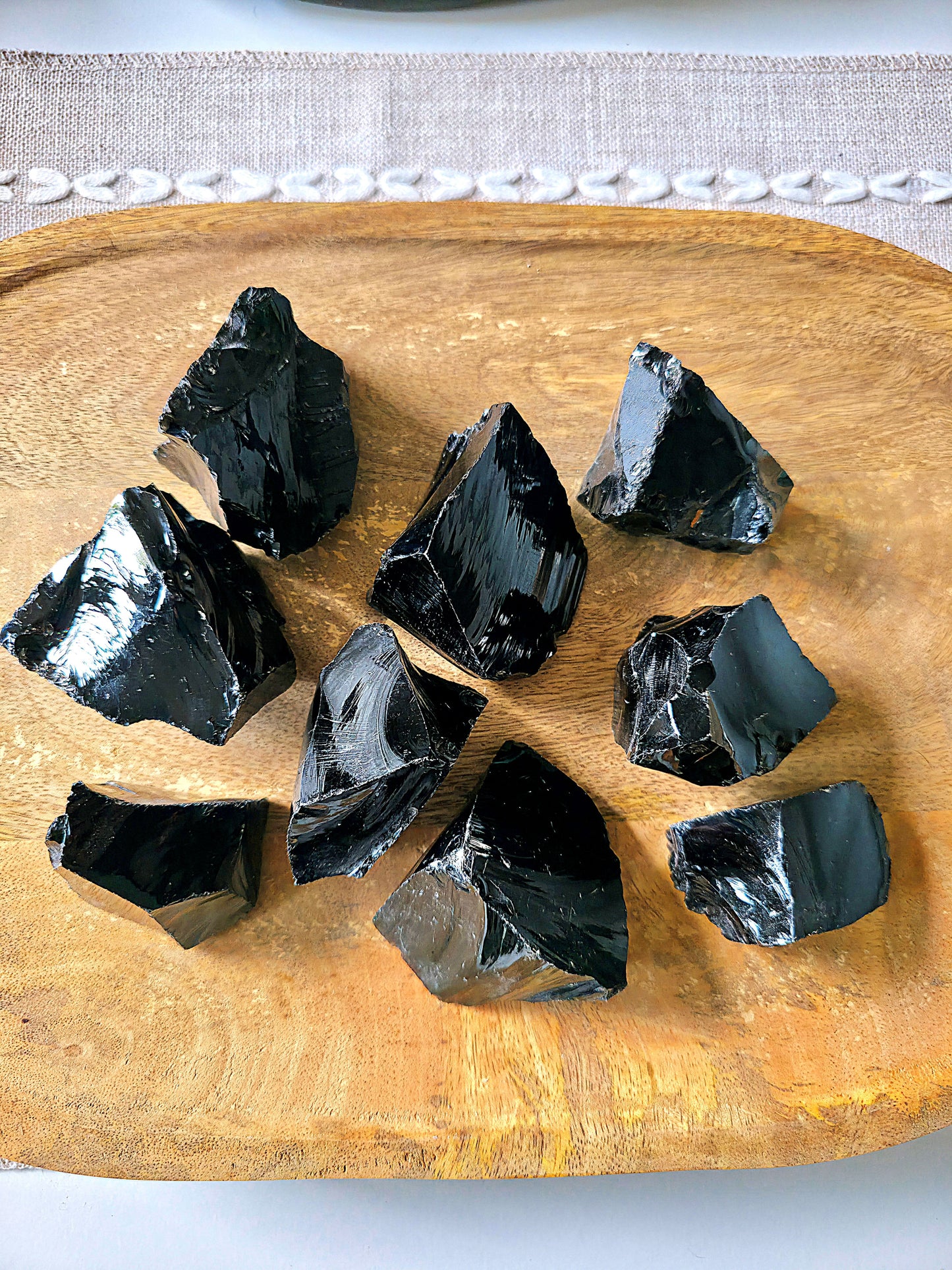 obsidiana negra en bruto masivo mineral volcánico natural protector