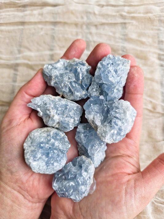 Drusa de celestina en bruto 4x4 cm piedra natural