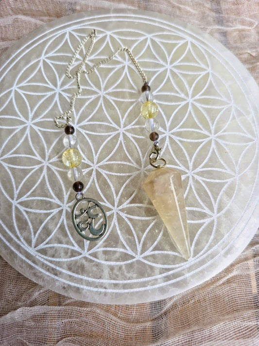 Péndulo de citrino facetado símbolo OM meditación