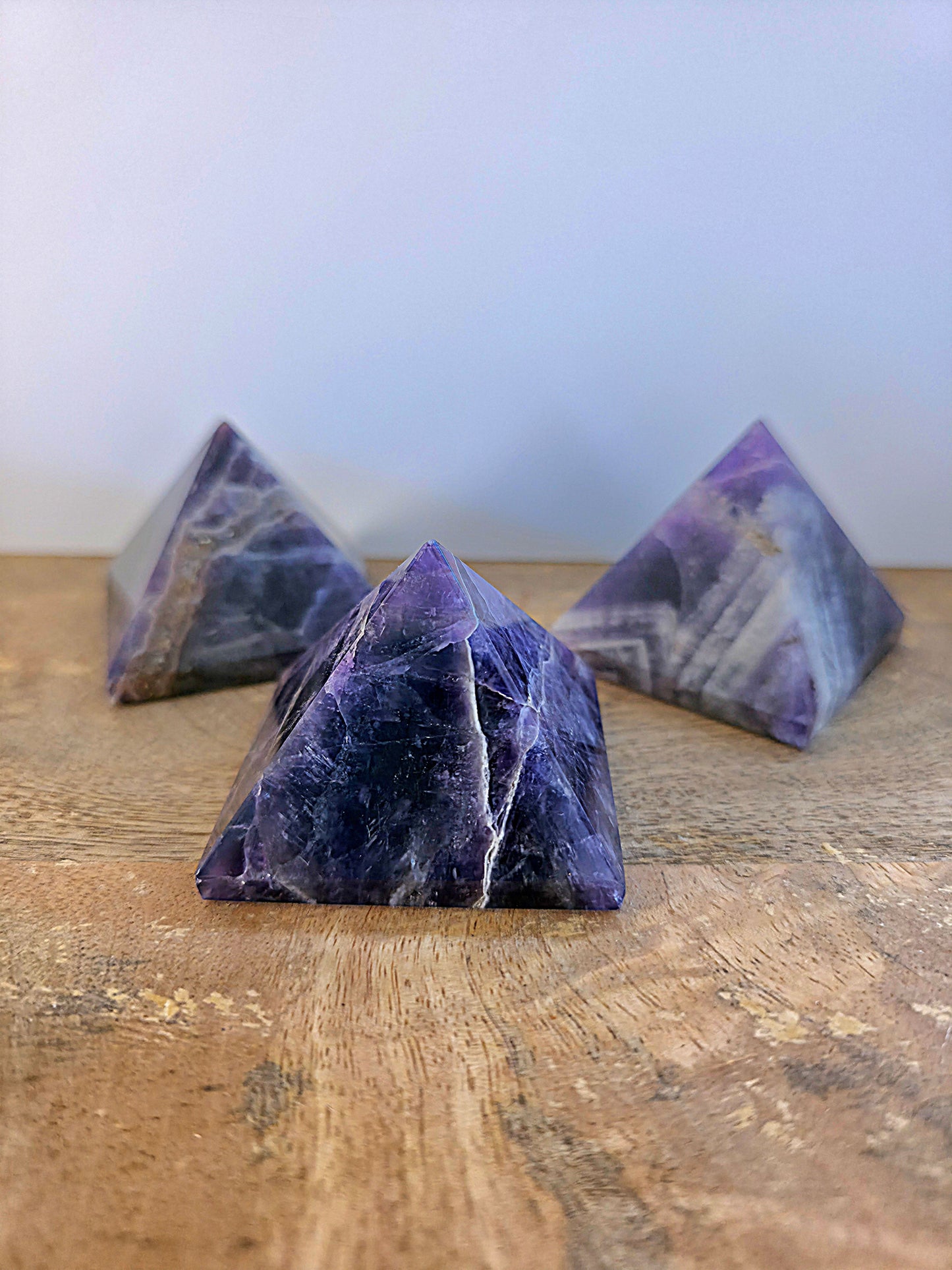 piramide de amatista natural pulida mineral violeta