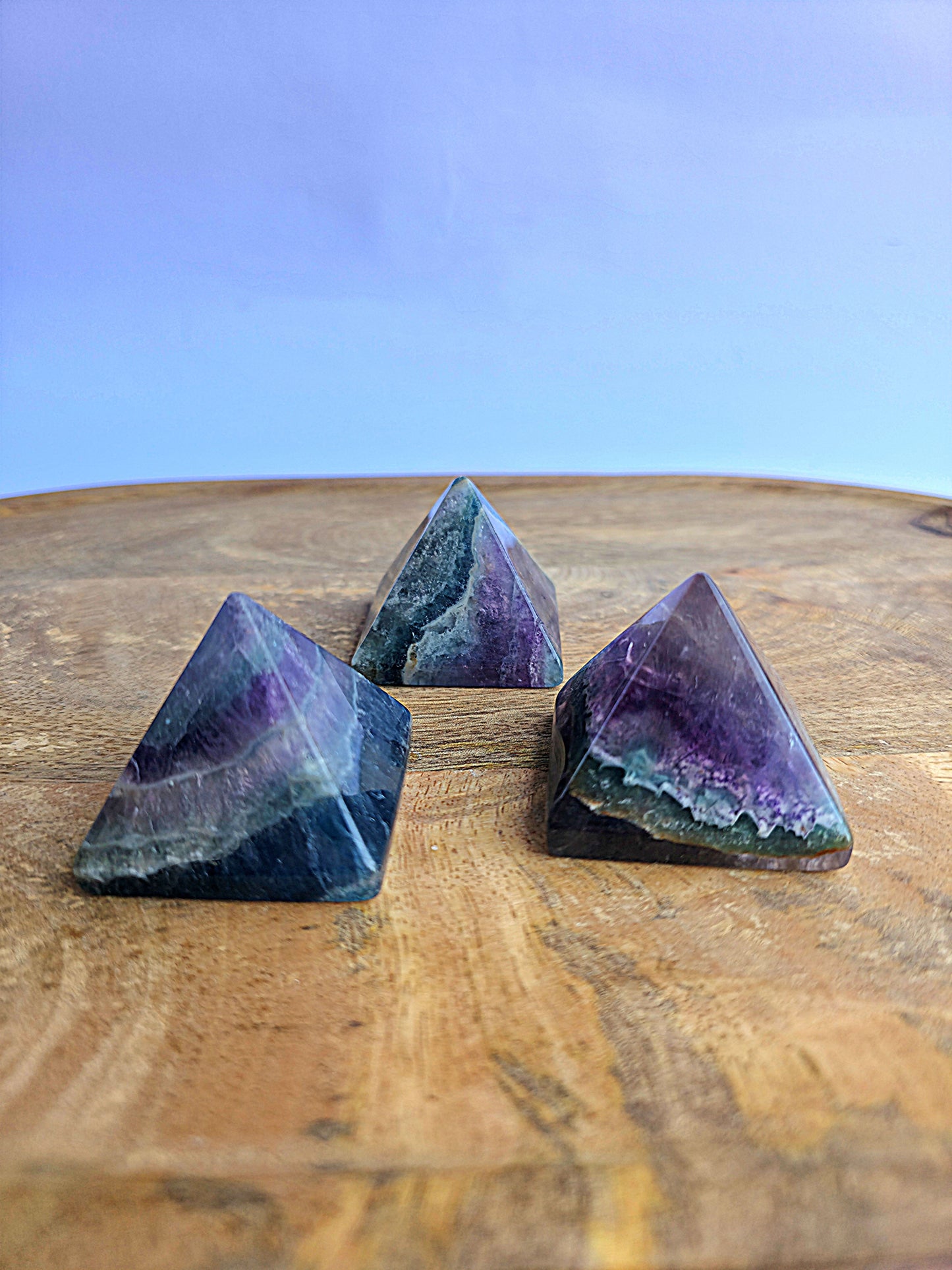 Pirámide de fluorita natural de 40 x 40 cm. Ideal para estudiantes, trabajo, claridad mental y concentración