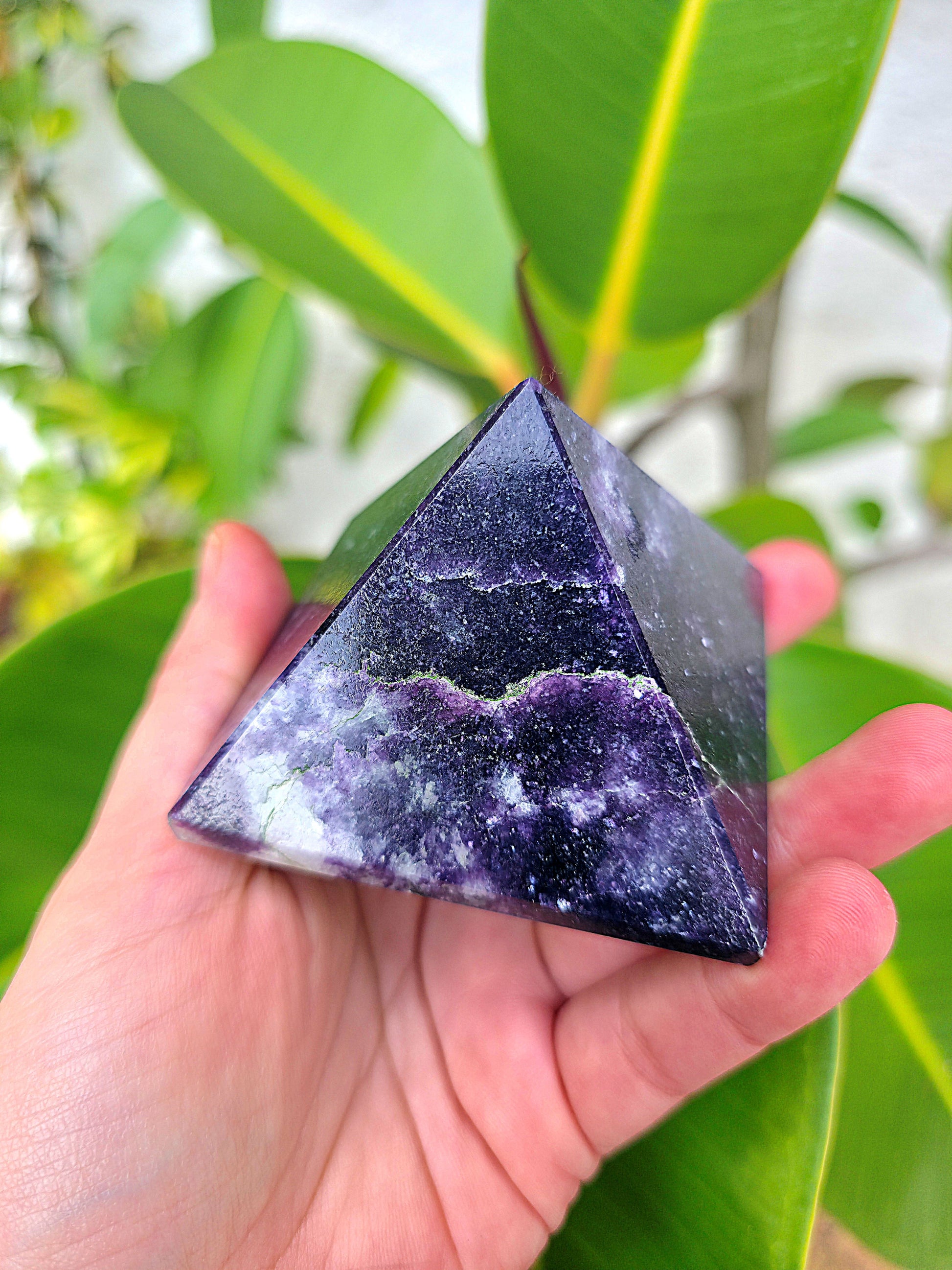 lepidolita pirámide energética piedra relajación meditación decoración espiritual