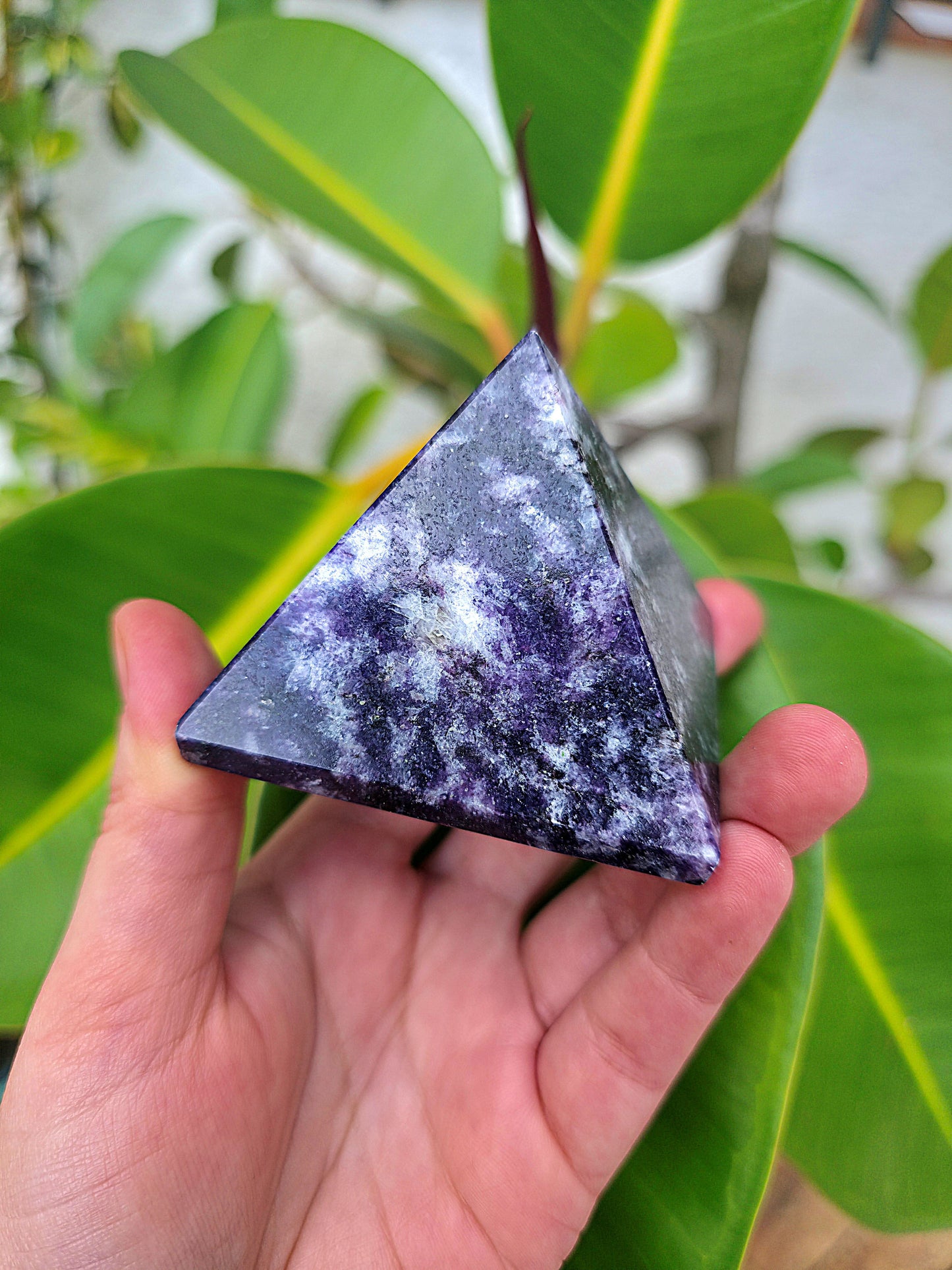 pirámide de lepidolita de 7 x 7 cm aprox