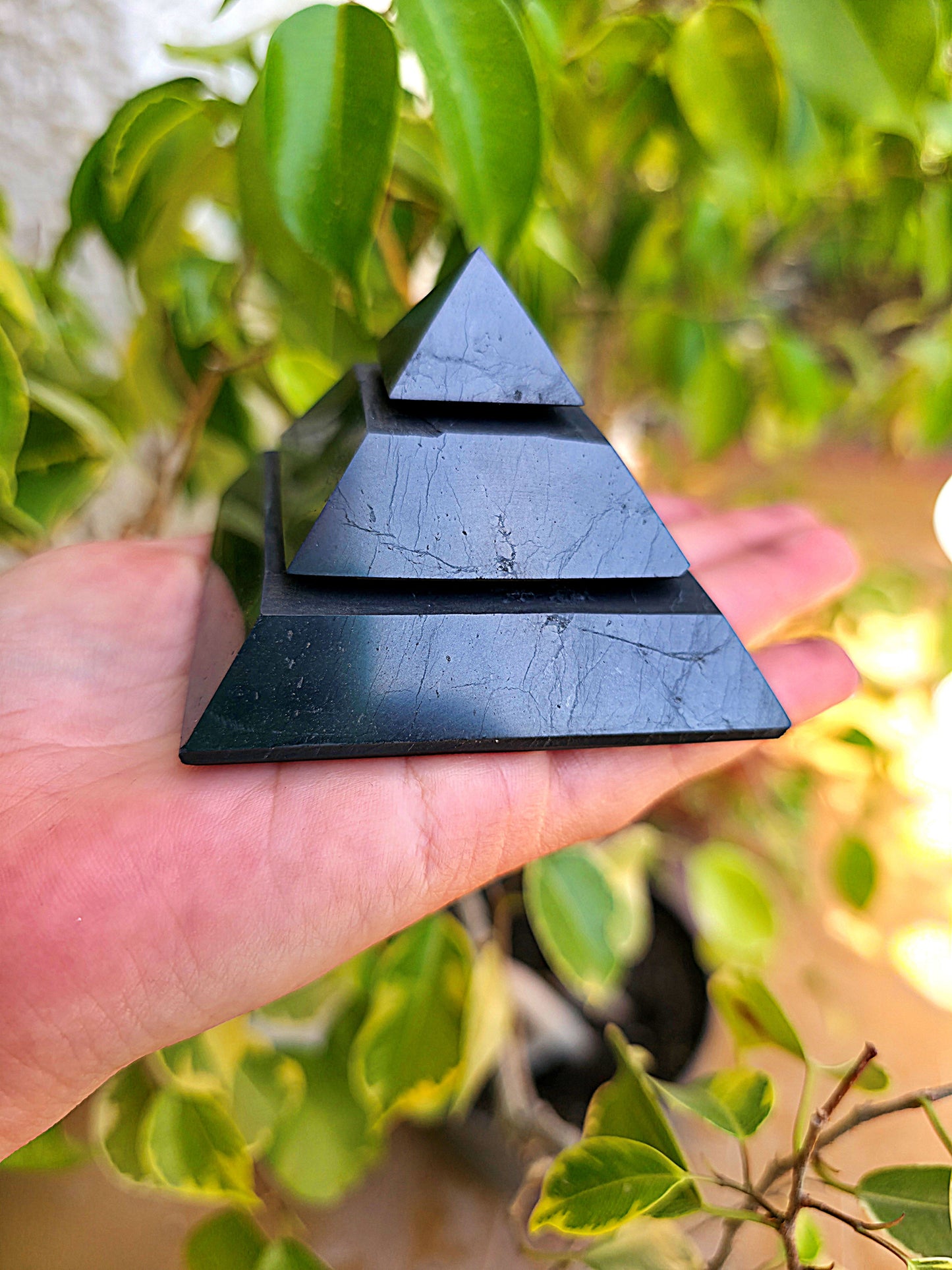 piramide sakkara de shungita calidad extra 7x7 cm foto 2