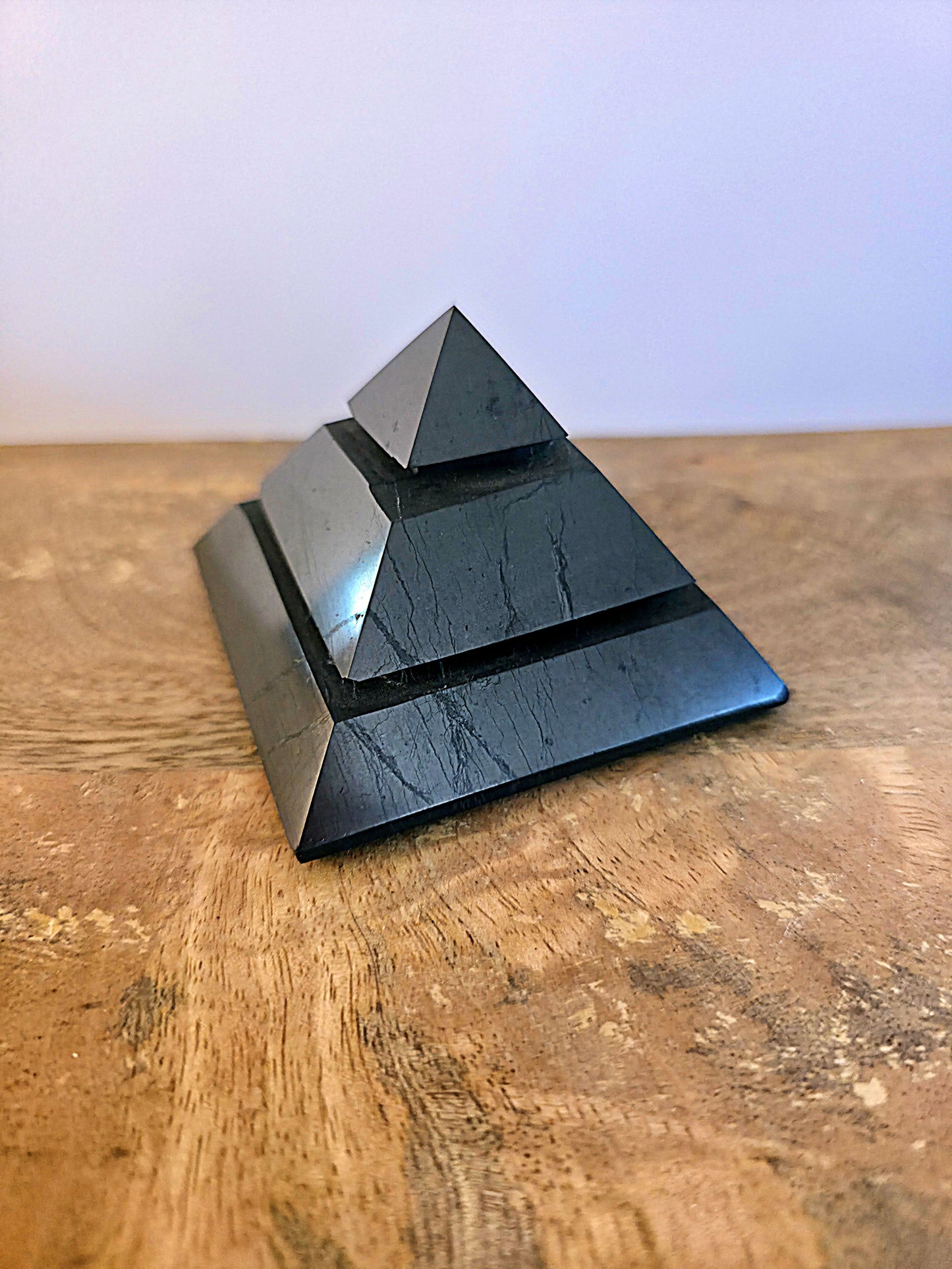 piramide sakkara de shungita calidad extra 7x7 cm foto 1