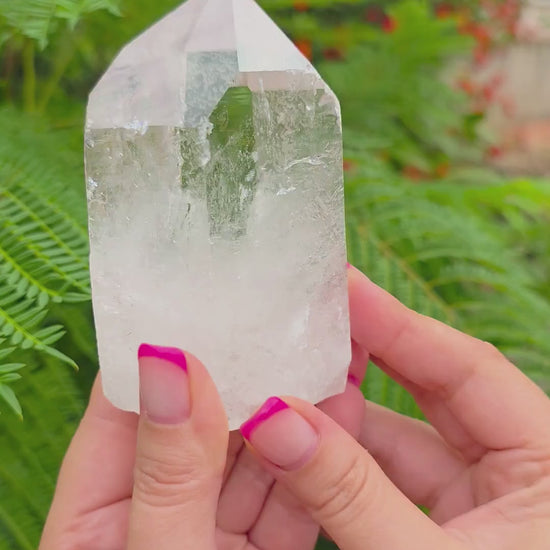 Punta de cuarzo cristal natural semipulida cuarzo blanco cristal de roca video