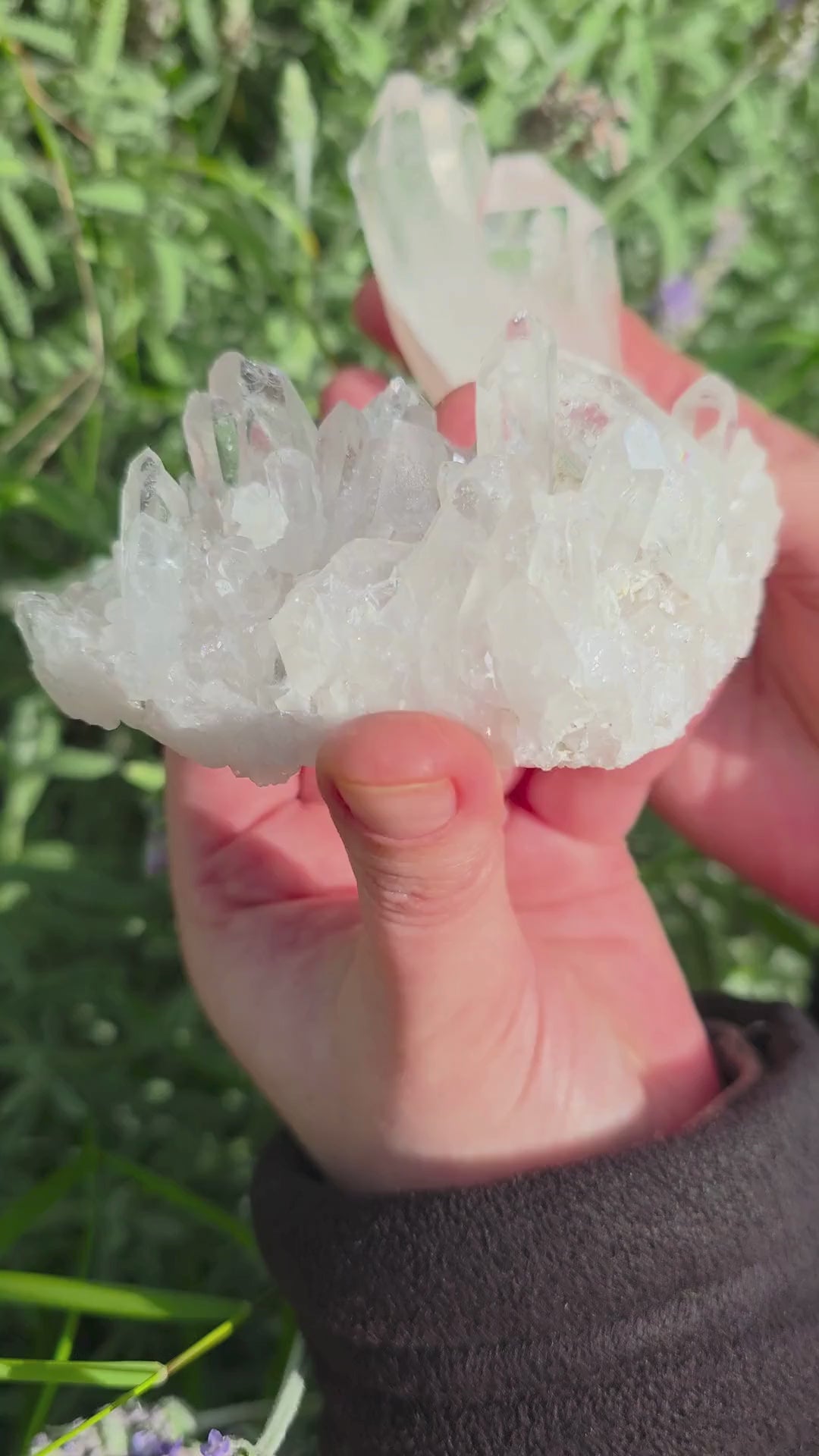 Drusa cuarzo cristal natural con puntas y cristales en bruto video detalle