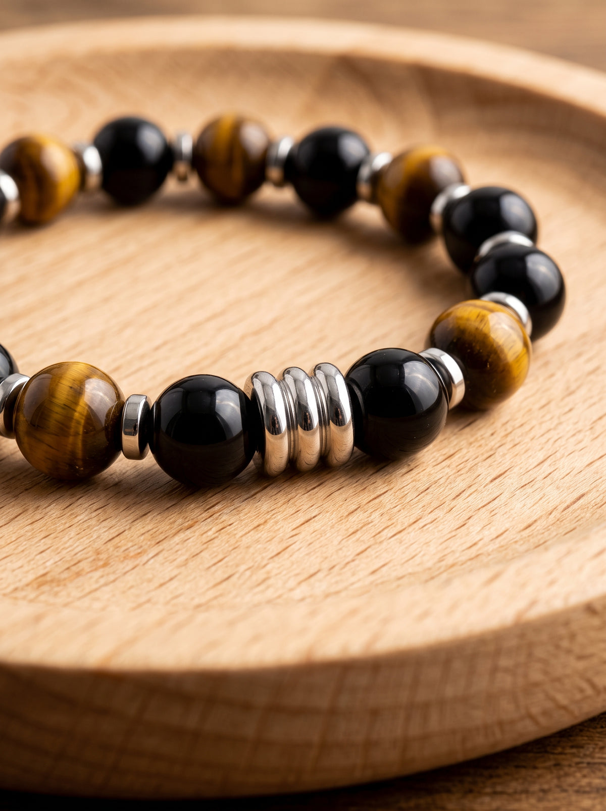 Pulsera Célyos plateada con ojo de tigre y ónix – elegancia y poder en un accesorio exclusivo 3