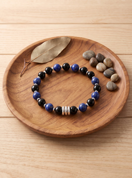 Pulsera Célyos plateada con lapislázuli y ónix – joya de sabiduría y protección 1
