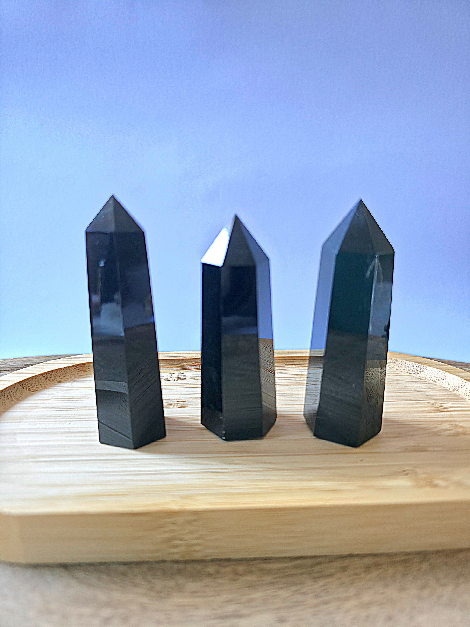 Detalle de puntas de obsidiana negra. Escudo protector.