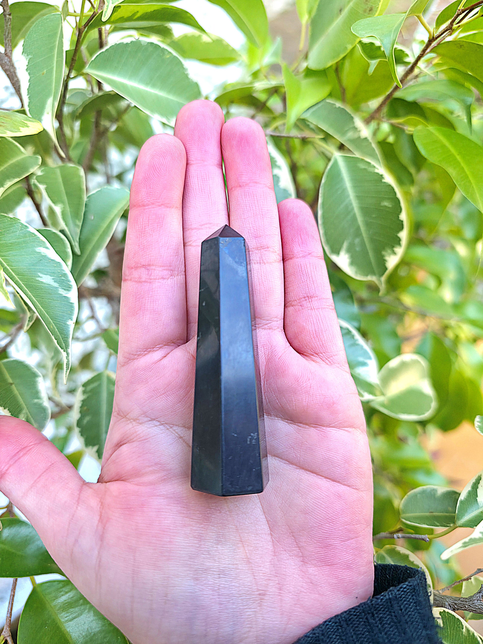 Punta generadora de Shungita de 7,5 x 2 cm aprox.