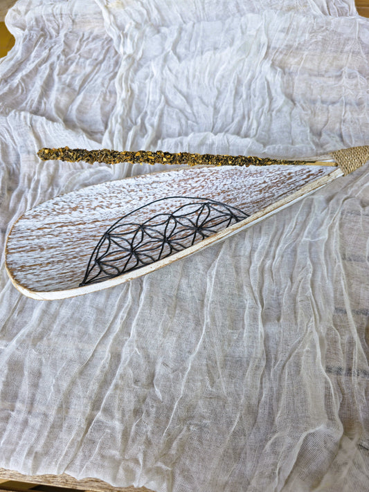 Quemador de hoja de coco blanco con símbolo Flor de la Vida