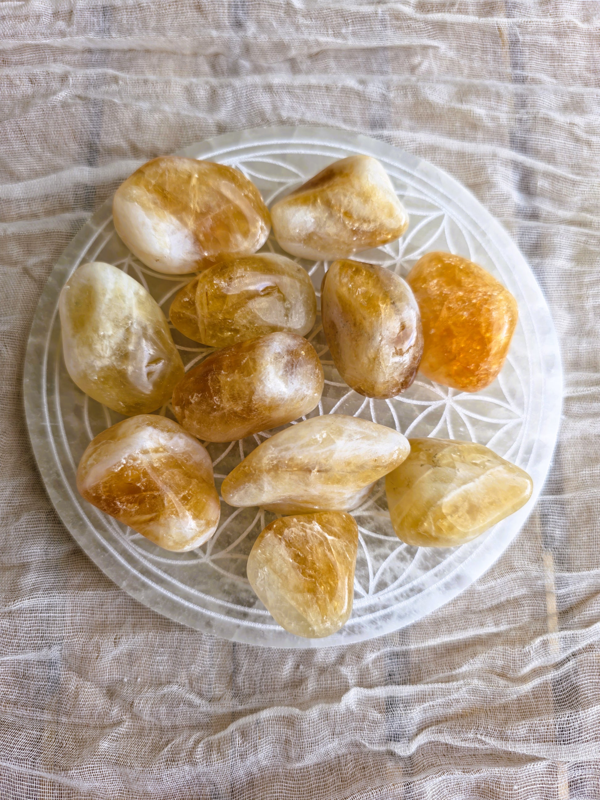 Rodado de citrino natural de 3–4 cm en tonos dorados