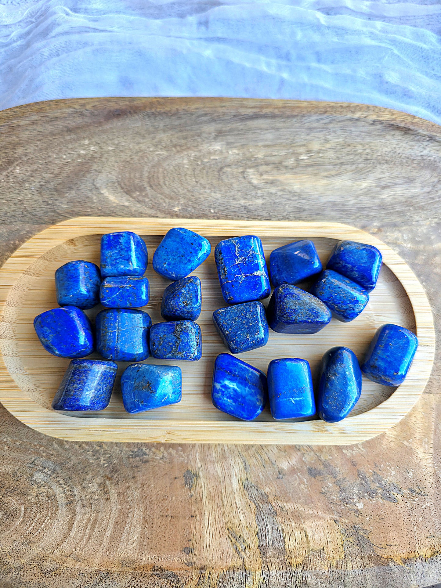 Rodado de lapislázuli azul natural pulido con pirita calidad extra para intuición y claridad mental