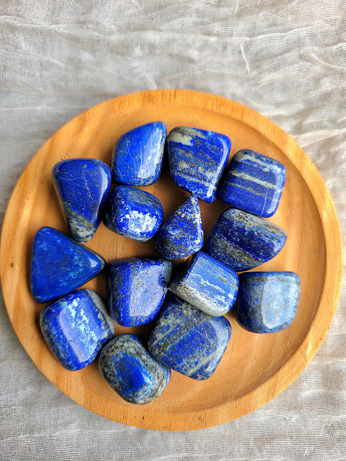 Rodado de lapislázuli azul natural pulido con pirita calidad extra para intuición y claridad mental