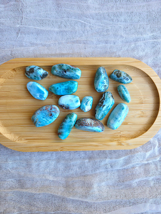 rodado de larimar azul natural pulido pequeño piedra del mar calmante 1,5-3 cm mineral energético