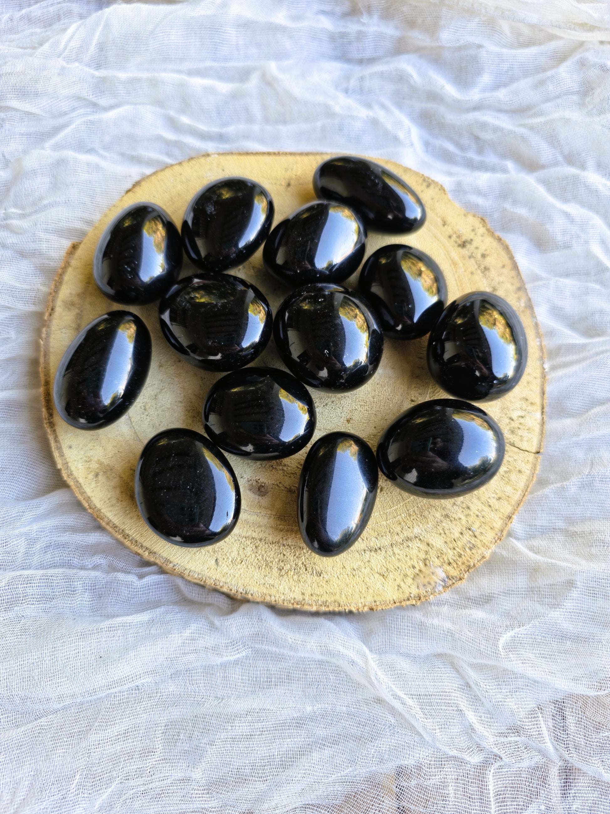 Rodado de obsidiana negra natural pulido de 3 a 4 cm