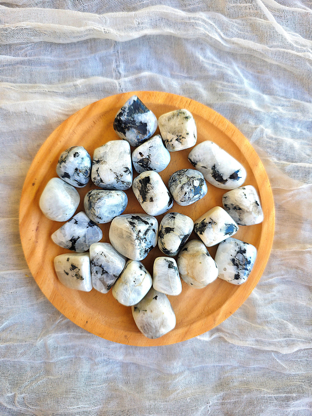 Rodados de piedra luna calidad extra de 2 a 3 cm por pieza.