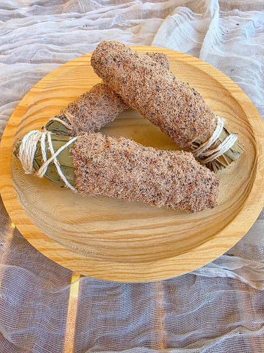 Detalle de sahumitos de sándalo de Sagrada Madre