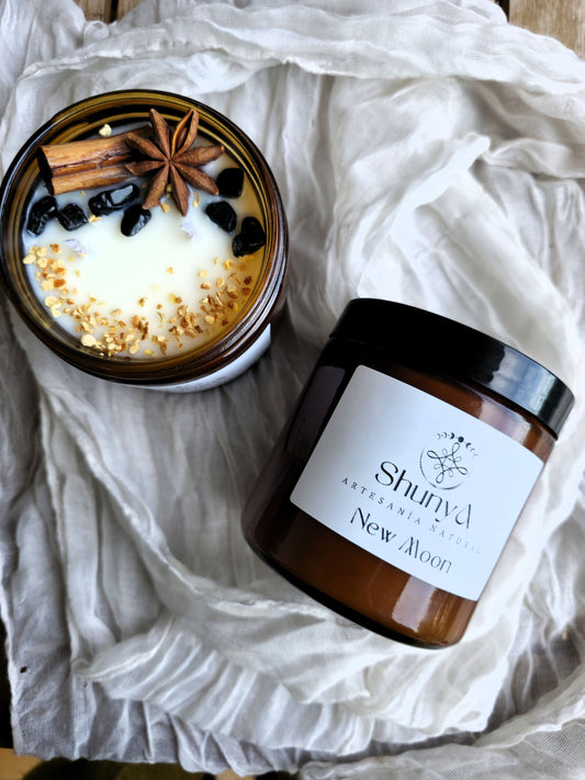 Vela aromática artesanal New Moon de cera de soja ecológica, hecha a mano, perfecta para nuevos comienzos.