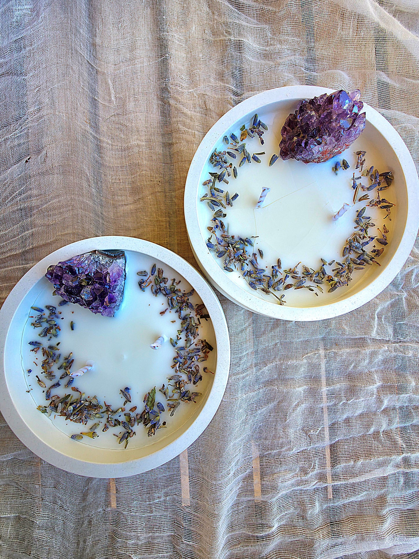 Vela aromática artesanal Amethyst, con drusa de amatista calidad extra