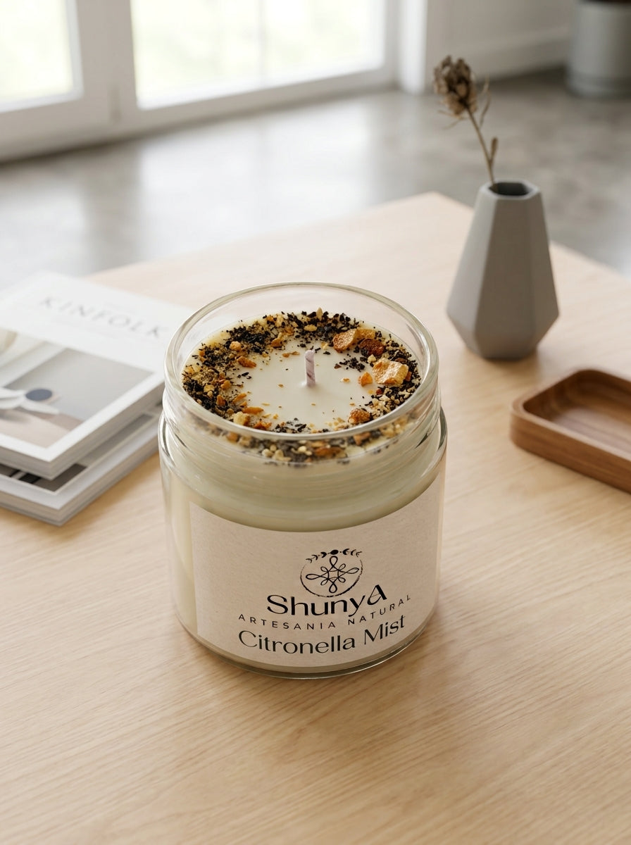 Vela aromática de verano con citronela, limón y eucalipto – repelente natural sin tóxicos. Apagada